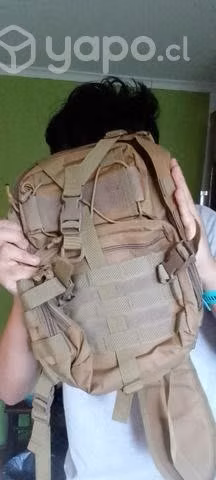 Mochila de senderismo tono Militar