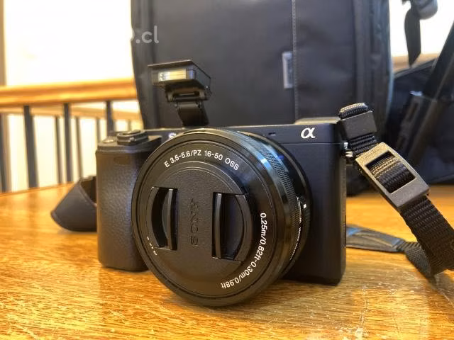 Cámara Sony a6300 4K + Tripode Magnus + Mochila