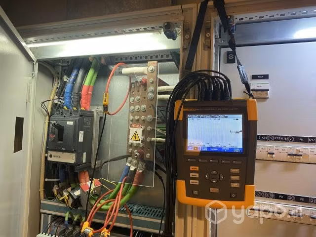Servicio de ingeniería eléctrica