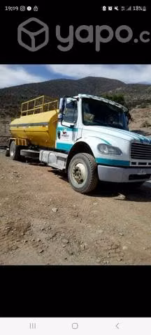 Camión aljibe freigthliner m2