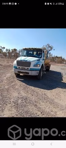 Camión aljibe freigthliner m2