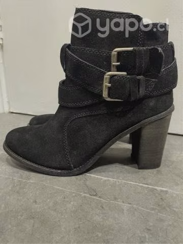 Botas de cuero nuevas