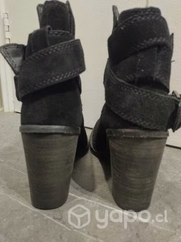 Botas de cuero nuevas