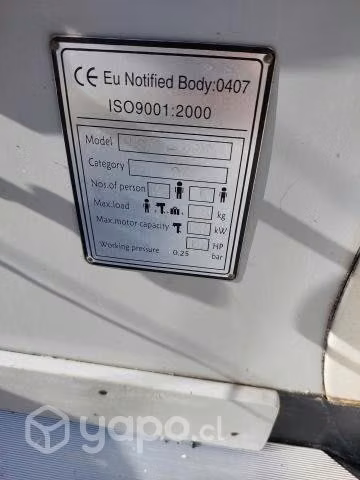 Bote con motor 9.8 hp