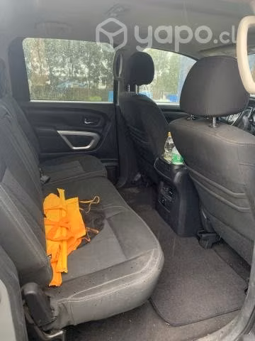 Vendo camioneta americana nissan titan 2017