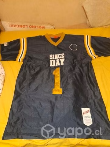Polera ancha de equipo americano