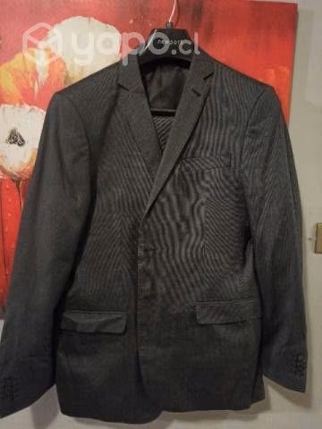 Traje gris oscuro