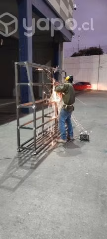 Realizo todo tipo de trabajo en estructuras metali