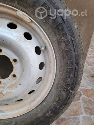 Neumático camioneta poco uso 225/70 R17