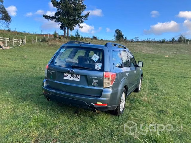 Se vende subaru forester