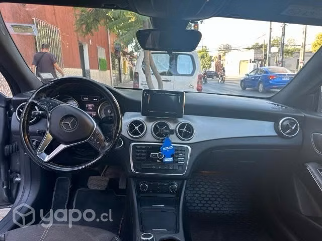 Mercedes Benz cla200