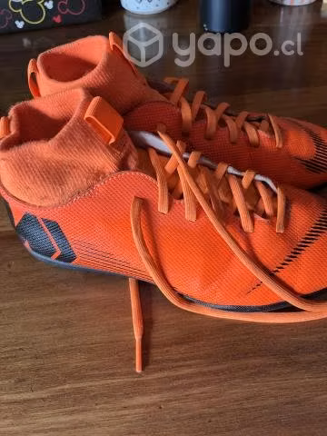 Zapatillas de baby fútbol NIKE talla 37.5