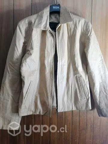 Cartera y chaquetas de cuero
