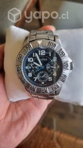 Reloj Nautica con detalle en vidrio
