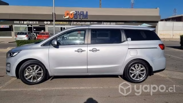 Vendo van kia grand carnival 8 pasajeros - Imagen 2