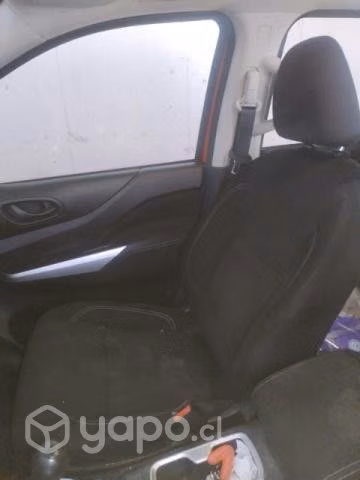 Nissan np300 2019 - Imagen 3