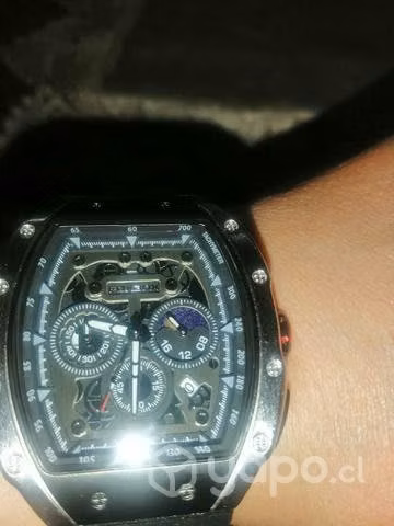 Reloj modelo moderno