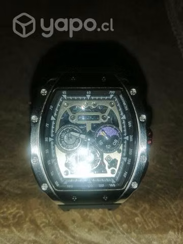 Reloj modelo moderno