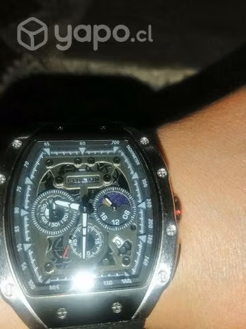 Reloj modelo moderno