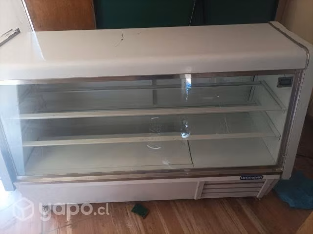 Vitrina mesón refrigerada 1,5 mtrs