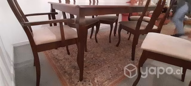 Fino juego comedor, 2 sitiales y 4 sillas