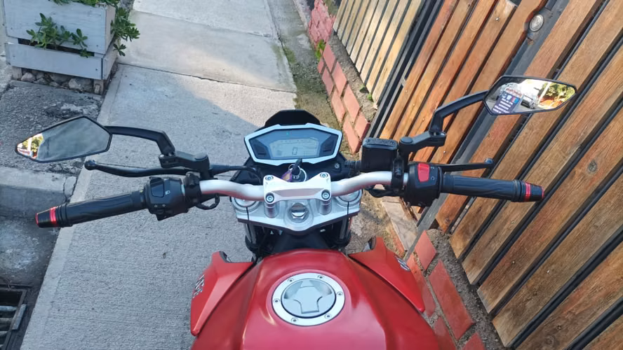 Voge 300 r