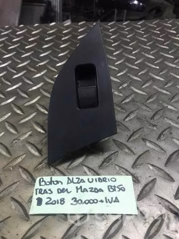 Boton alza vidrio tras der Mazda BT