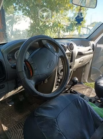 Camioneta Mahindra cabina simple pick up