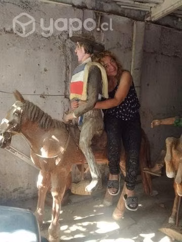 Caballos tallados tamaño real