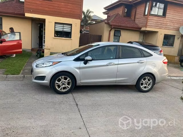 Ford fiesta 1,6 2014 con detalle