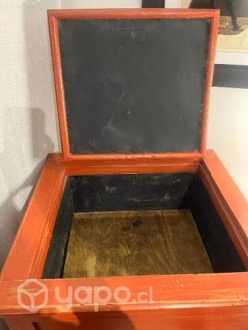 Refrigerador antiguo convertido en mueble/ Velador
