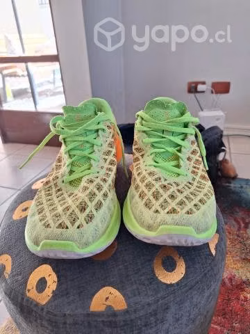 Zapatillas ranning ,flour Under Armour
