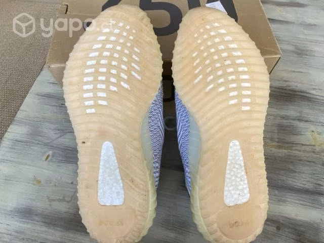 Zapatilla adidas Yeezy Boost 350 V2