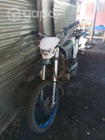 Moto de carrera, montaña, deportiva.Conversable