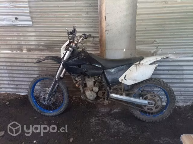 Moto de carrera, montaña, deportiva.Conversable