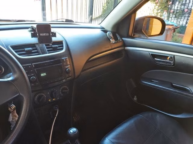 Suzuki Swift con sus papeles al día.