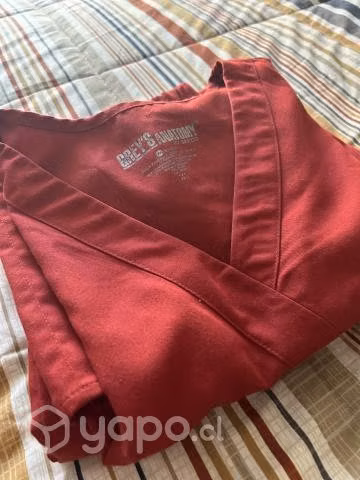 Uniforme Rojo oscuro, marca Grey - Imagen 2