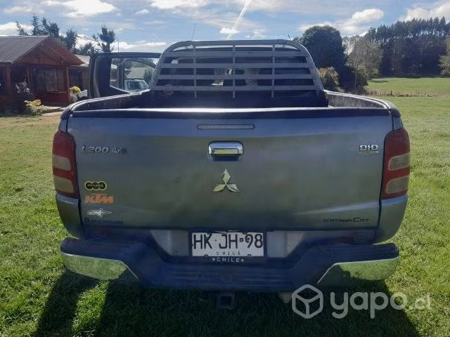 Camioneta l200