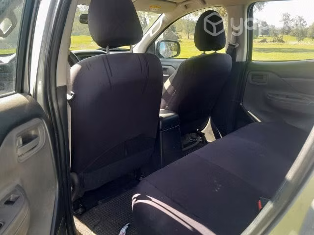 Camioneta l200