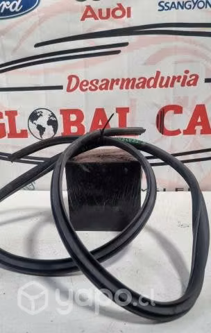 Goma puerta trasera derecha TOYOTA YARIS 2014
