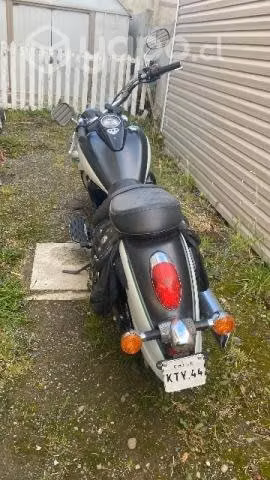 Vendo hermosa moto clásica Kawasaki vulcan