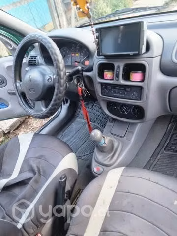 Automóvil Renault clio rn1.6 - Imagen 4