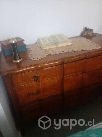 Mueble antiguo de madera