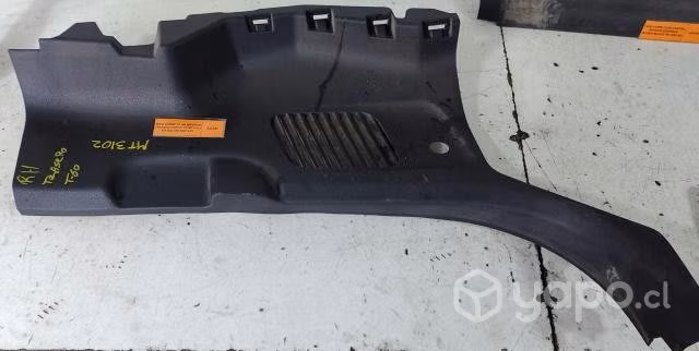 Tapiz Cubre Pilar Inf tras der (MT3102) Maxus T60