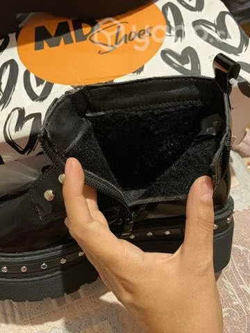 Botin de charol negro, nuevo - Imagen 4