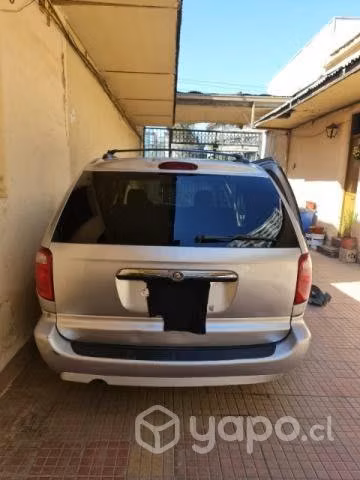 Vendo van chrysler town & country 2.007 - Imagen 2