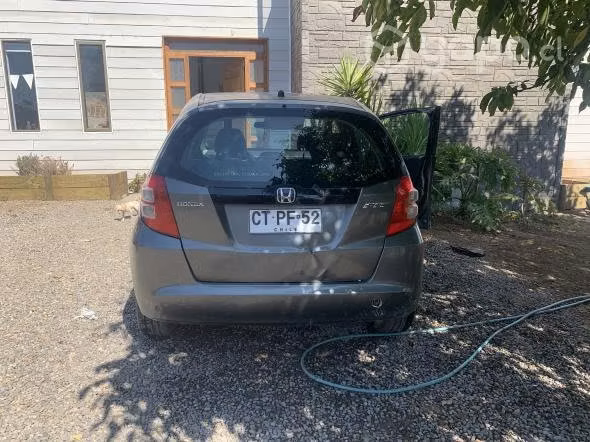 Vendo honda fit 2011 al día