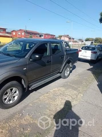 Mitsubishi L200 muy buena solo por renovacio