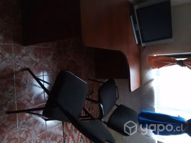 Escritorio nuevo dos sillas y Tv/ 130 mil