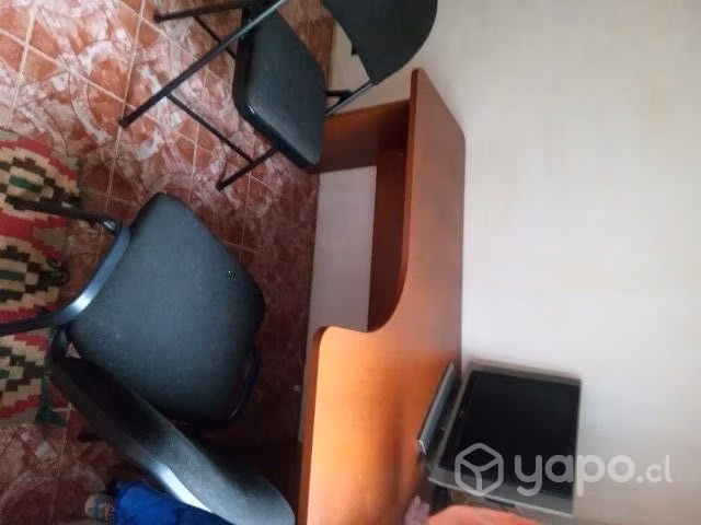 Escritorio nuevo dos sillas y Tv/ 130 mil